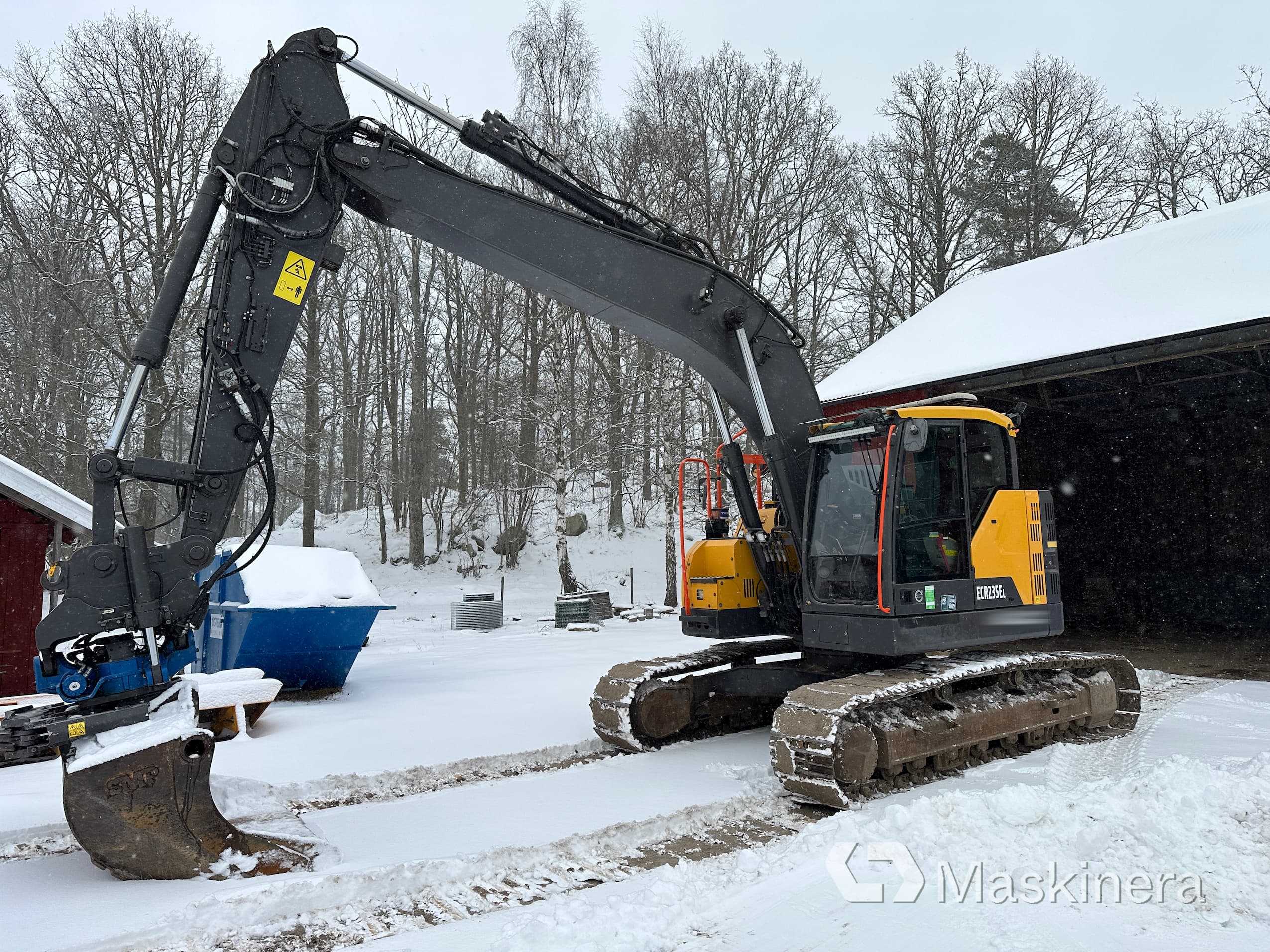 Grävmaskin Volvo ECR235EL med redskap