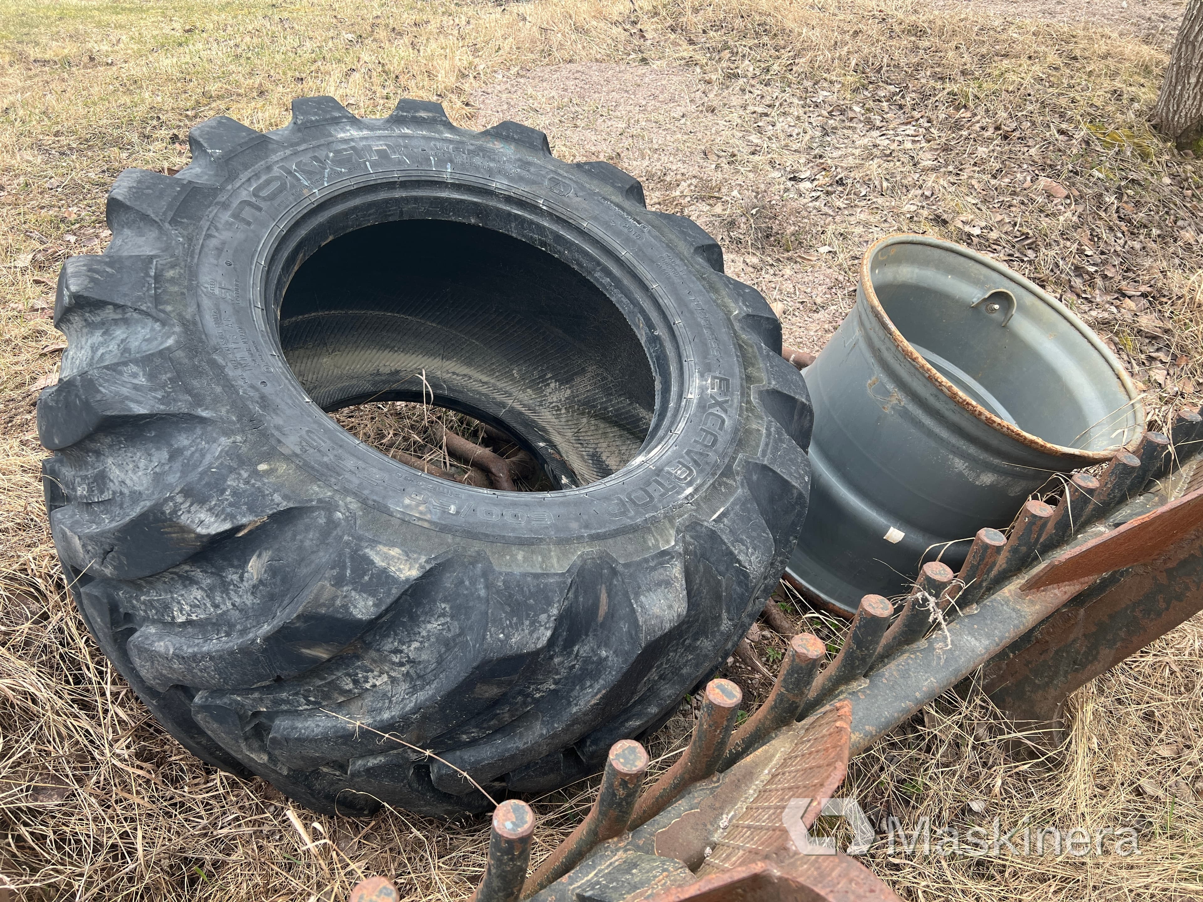 1 st Twindäck med fälg Nokian 600/50-22.5