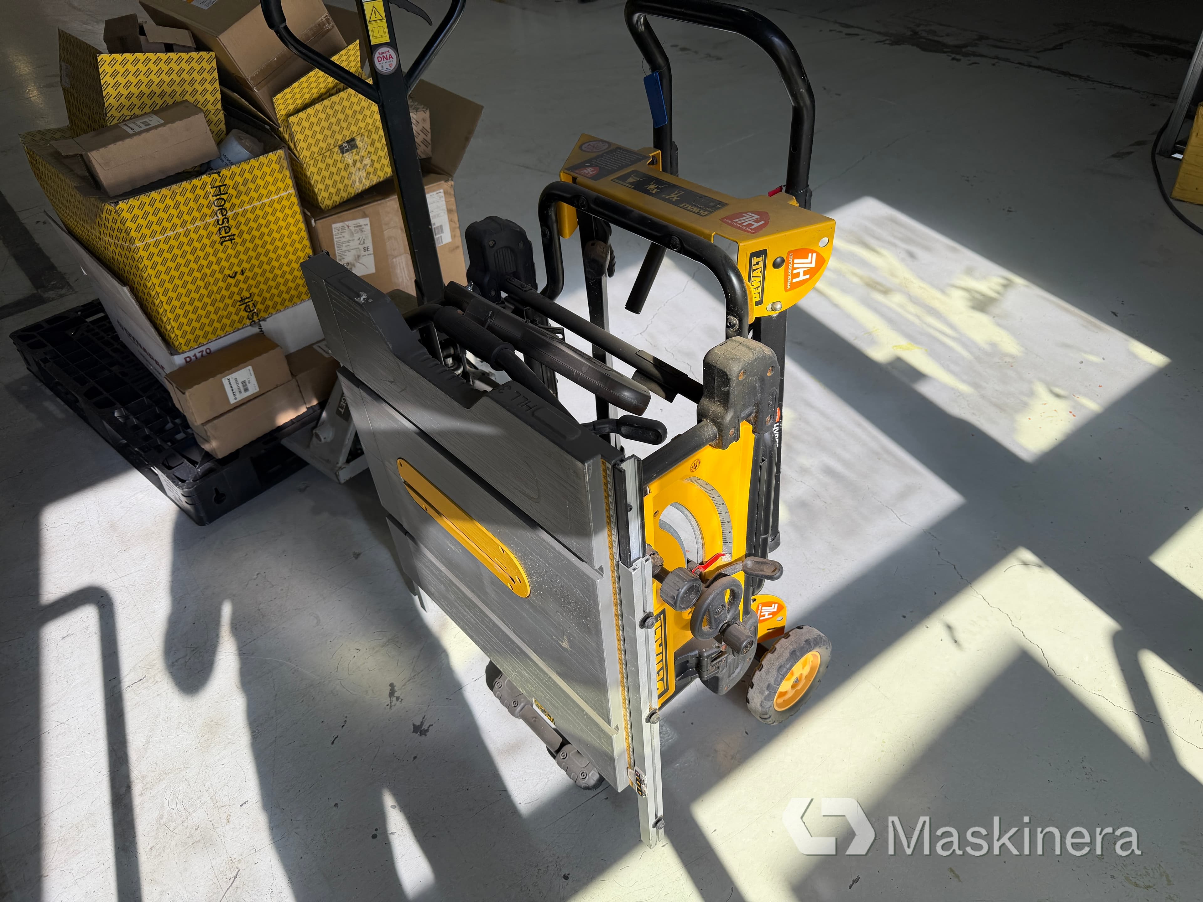 Klyvbord Dewalt DWE7491-XJ med hjulvagn